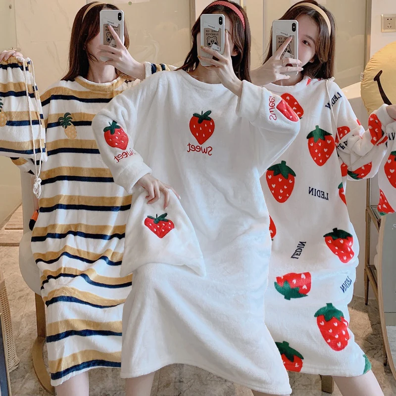 2021 Winter Long Sleeve Print Thick Warm Flannel Nightgowns for Women Loose Coral Velvet Sleepwear Night Dress Nightdress Nighty
2021 Winter Long Sleeve Print Thick Warm Flannel Nightgowns for Women Loose Coral Velvet Sleepwear Night Dress Nightdress Nighty