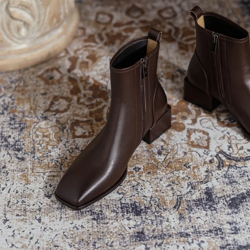 British Style Concise Ankle Boots Women Spring Autumn Square Toe Genuine Leather Block Heels Zipper Booties Woman Big Size 42 43
British Style Concise Ankle Boots Women Spring Autumn Square Toe Genuine Leather Block Heels Zipper Booties Woman Big Size 42 43