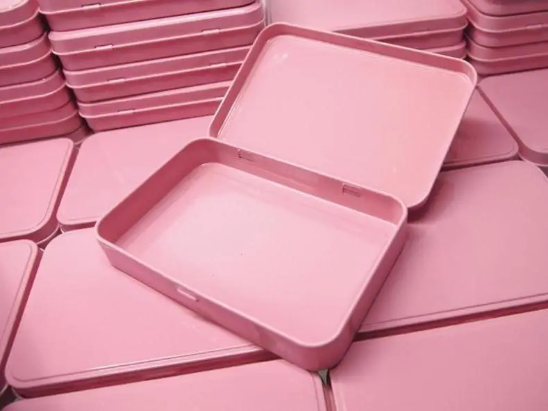 100 Pcs Pink Metal Boxes Cosmetic Packing Box Promotional Gift Tin Box Eye Shadow Metal Case Size 133x88x20mm Wholesale
100 Pcs Pink Metal Boxes Cosmetic Packing Box Promotional Gift Tin Box Eye Shadow Metal Case Size 133x88x20mm Wholesale