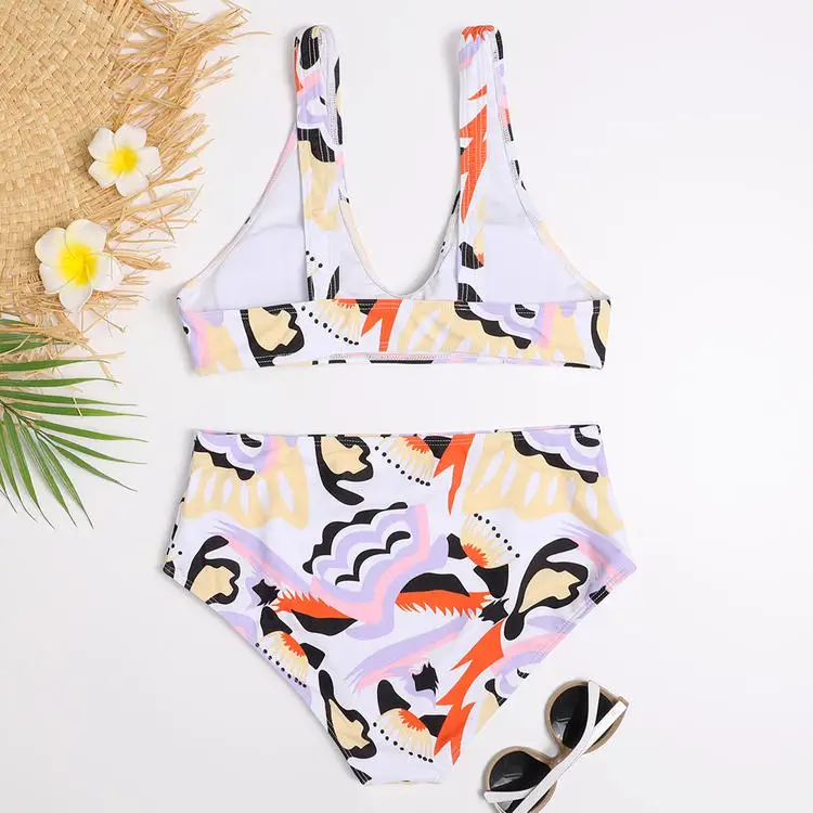 2021 summer sexy triangle print high waist bikini swimsuit European and American separate body beach leisure swimsuit Tops
2021 summer sexy triangle print high waist bikini swimsuit European and American separate body beach leisure swimsuit Tops