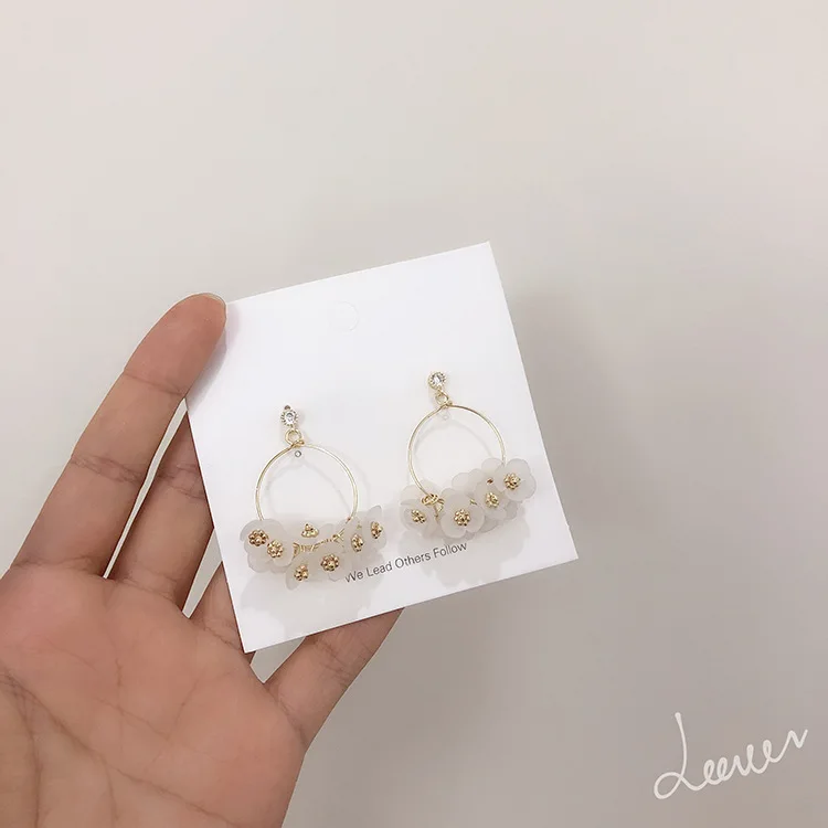 2020 New Korean Vintage Earrings For Women White Flower Earrings With Zircon Big Hanging Dangle Earrings Fashion Jewelry
2020 New Korean Vintage Earrings For Women White Flower Earrings With Zircon Big Hanging Dangle Earrings Fashion Jewelry