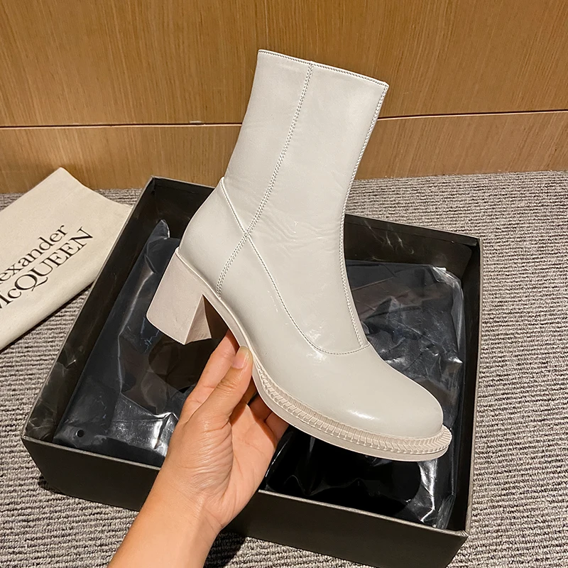 SKLFGXZY New winter 100% genuine leather Women boots Fashion boots Round head Female boots warm Women shoes
SKLFGXZY New winter 100% genuine leather Women boots Fashion boots Round head Female boots warm Women shoes
