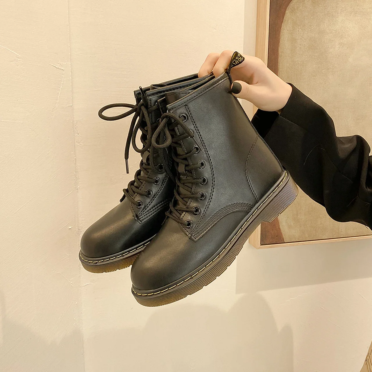 Women's Martin boots British style casual women's shoes thick heel women's short boots autumn and winter women's shoes 2021 new
Women's Martin boots British style casual women's shoes thick heel women's short boots autumn and winter women's shoes 2021 new
