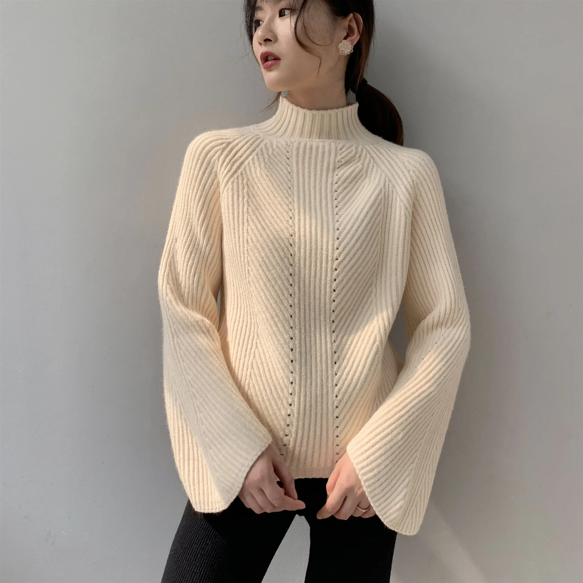Knitted Solid color Vintage Solid Women Pullovers Thick Warm Winter Female Sweater 2020 Flare Sleeve Loose Sweater Mujer
Knitted Solid color Vintage Solid Women Pullovers Thick Warm Winter Female Sweater 2020 Flare Sleeve Loose Sweater Mujer