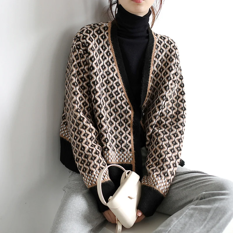 Женский вязаный кардиган в Корейском стиле, Свободное пальто контрастных цветов в стиле ретро с V-образным вырезом, Осень-зима
Женский вязаный кардиган в Корейском стиле, Свободное пальто контрастных цветов в стиле ретро с V-образным вырезом, Осень-зима
