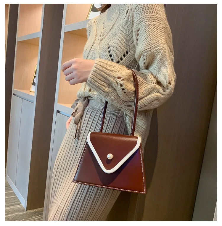 French minority bag women 2020 new vintage fashion portable small square bag single shoulder cross-slung chain
French minority bag women 2020 new vintage fashion portable small square bag single shoulder cross-slung chain