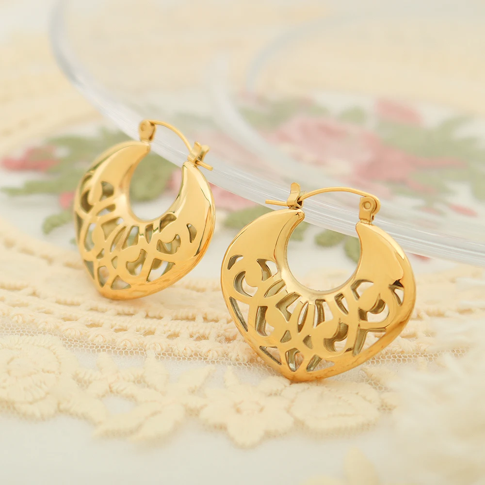 Unique Heart Earrings Jewelry Accessories Peach Heart Hollow Ear Buckle Personality Fashion Stainless Steel Stud Earrings
Unique Heart Earrings Jewelry Accessories Peach Heart Hollow Ear Buckle Personality Fashion Stainless Steel Stud Earrings
