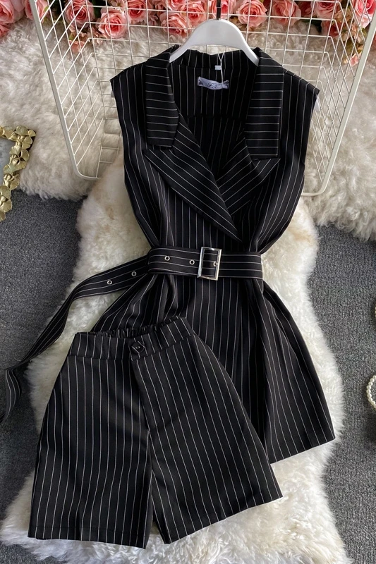 2021 Summer New Arrival Office Lady Striped Sleeveless Tailored Collar Top with Belt High Waist Shorts Fashion Two Piece Set
2021 Summer New Arrival Office Lady Striped Sleeveless Tailored Collar Top with Belt High Waist Shorts Fashion Two Piece Set