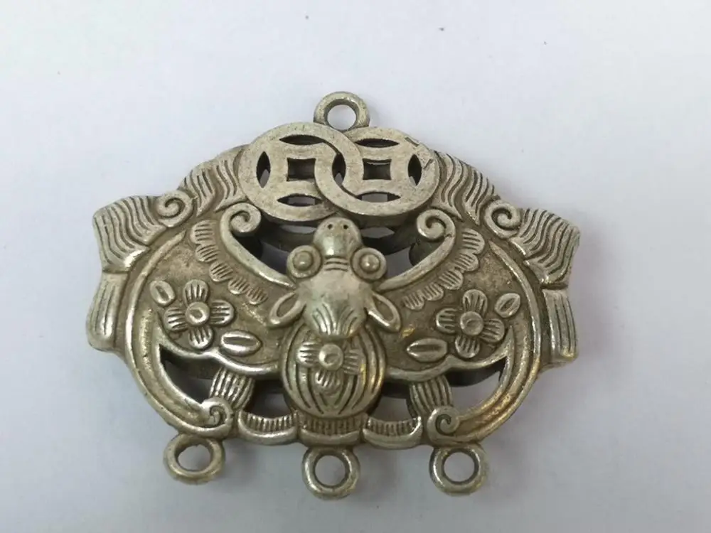 YIZHU CULTUER ART Collection Old China Tibet Silver Handmade Auspicious Bat Coin Pendant Amulet Decoration Gift
YIZHU CULTUER ART Collection Old China Tibet Silver Handmade Auspicious Bat Coin Pendant Amulet Decoration Gift