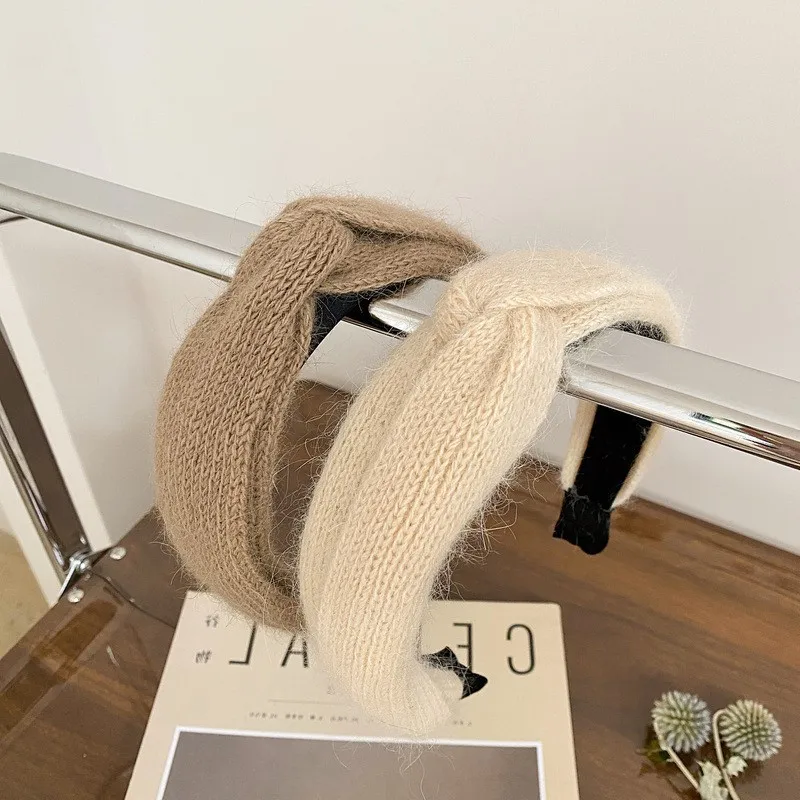 Knitted wool headband women's wide-brimmed cross-knotted net red wash hairpin hairband headband press hairpin autumn and winter
Knitted wool headband women's wide-brimmed cross-knotted net red wash hairpin hairband headband press hairpin autumn and winter