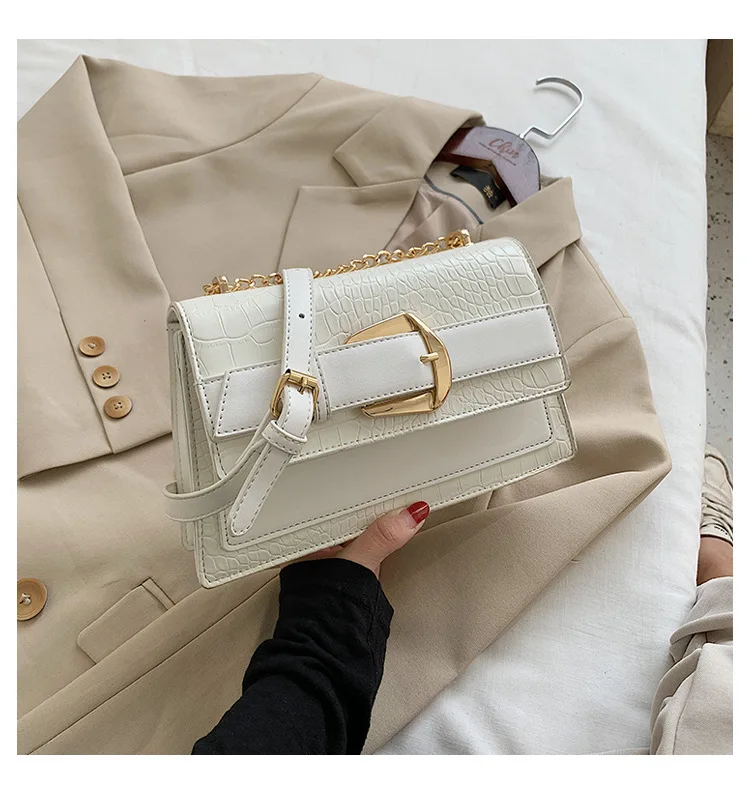 Ladies chain small square bag new fashion designer messenger bag European and American style one-shoulder armpit women's bag
Ladies chain small square bag new fashion designer messenger bag European and American style one-shoulder armpit women's bag