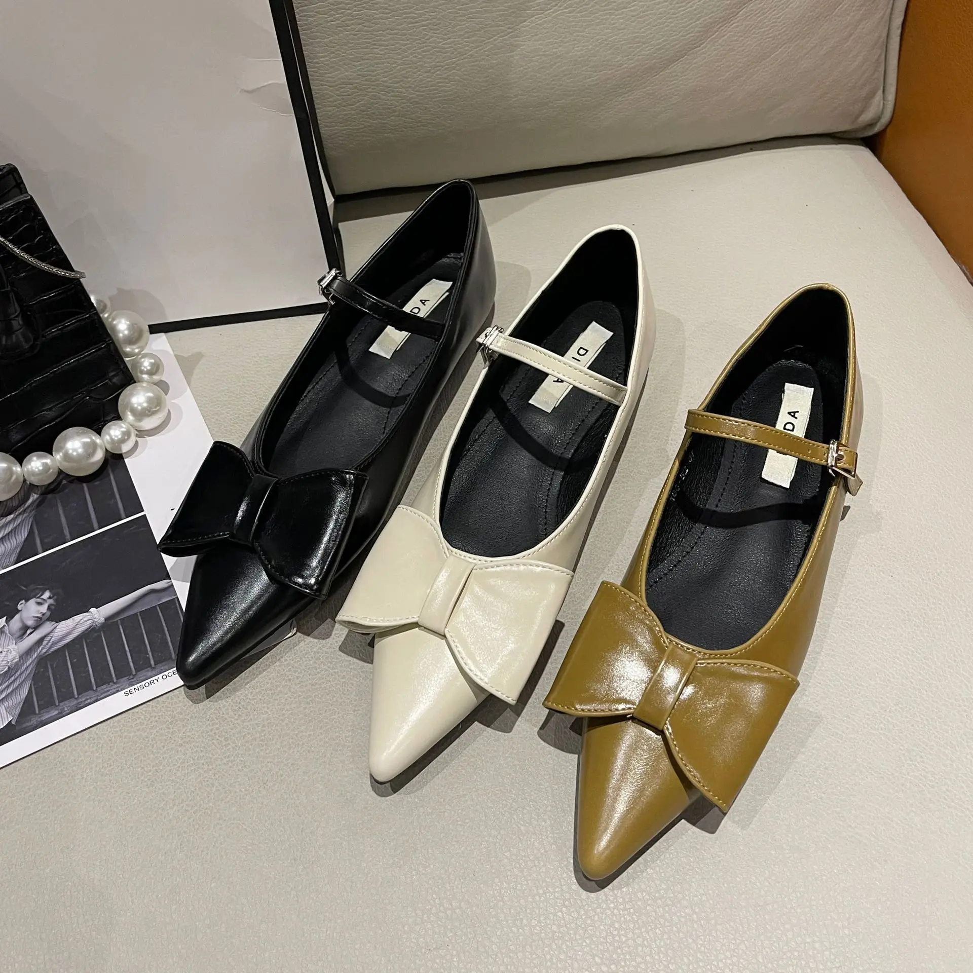 Black Sneakers Women's New Summer Shoes 2022 Woman-shoes Casual Roses Fashion Pointed Toe Solid Basic Rubber Flat Leisure Butter
Black Sneakers Women's New Summer Shoes 2022 Woman-shoes Casual Roses Fashion Pointed Toe Solid Basic Rubber Flat Leisure Butter