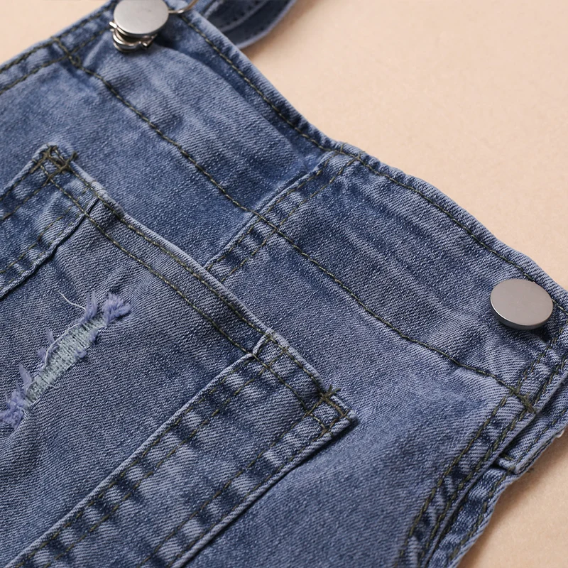 2021 summer new light-colored jeans women's thin section fashion all-match small high waist button decoration was thin jumpsuit 
2021 summer new light-colored jeans women's thin section fashion all-match small high waist button decoration was thin jumpsuit