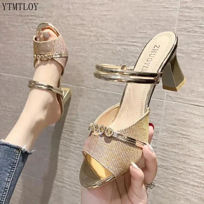 Golden Pu Leather Sequined Metal Decoration Bling Square Heel Sandals Fish Mouth Non Slip Rome Women Shoes Designer Slippers
Golden Pu Leather Sequined Metal Decoration Bling Square Heel Sandals Fish Mouth Non Slip Rome Women Shoes Designer Slippers