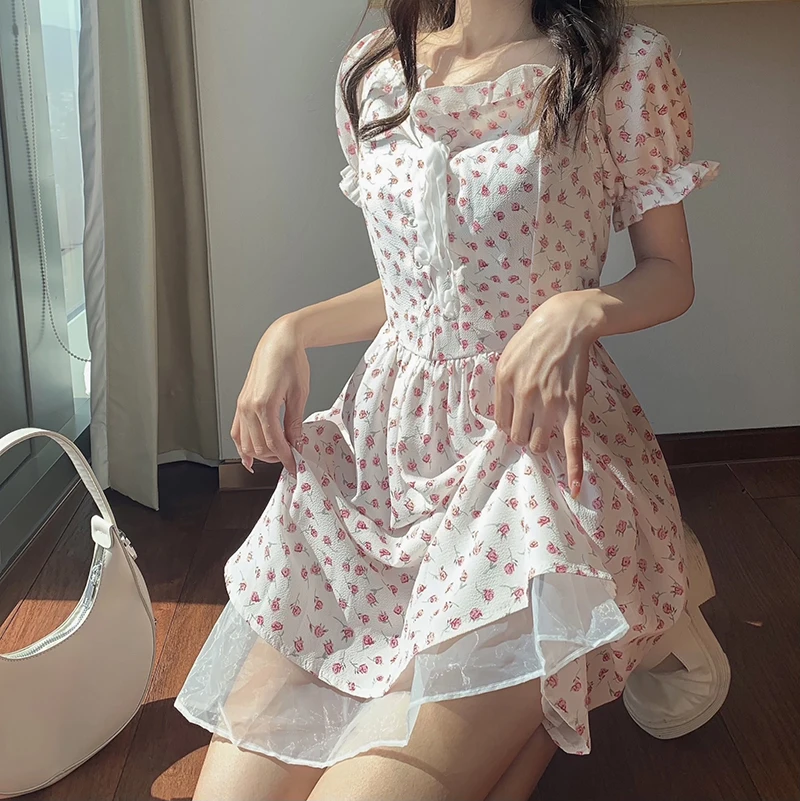 Корейский шик темперамент сладкий колледж Стиль платье Kawaii v-образный вырез бандаж бант милые пышные рукава нежные цветочные А-силуэта Мини платья
Корейский шик темперамент сладкий колледж Стиль платье Kawaii v-образный вырез бандаж бант милые пышные рукава нежные цветочные А-силуэта Мини платья