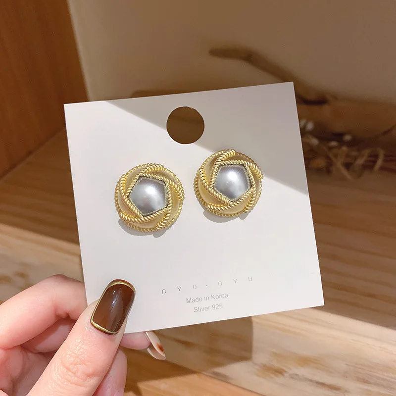Women's Geometric Drop Earrings Trendy Exquisite Pearl Drape Ear Stud Vintage Punk Metal Circle Hoop Earring Girl Party Jewelry
Women's Geometric Drop Earrings Trendy Exquisite Pearl Drape Ear Stud Vintage Punk Metal Circle Hoop Earring Girl Party Jewelry