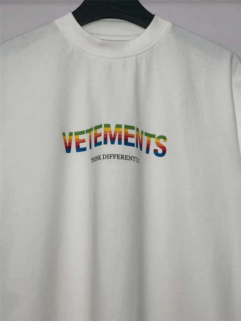21FW NEW hip-hop VETEMENTS VTM Rainbow logo printed Oversize short-sleeved T-shirts Men Women tees
21FW NEW hip-hop VETEMENTS VTM Rainbow logo printed Oversize short-sleeved T-shirts Men Women tees