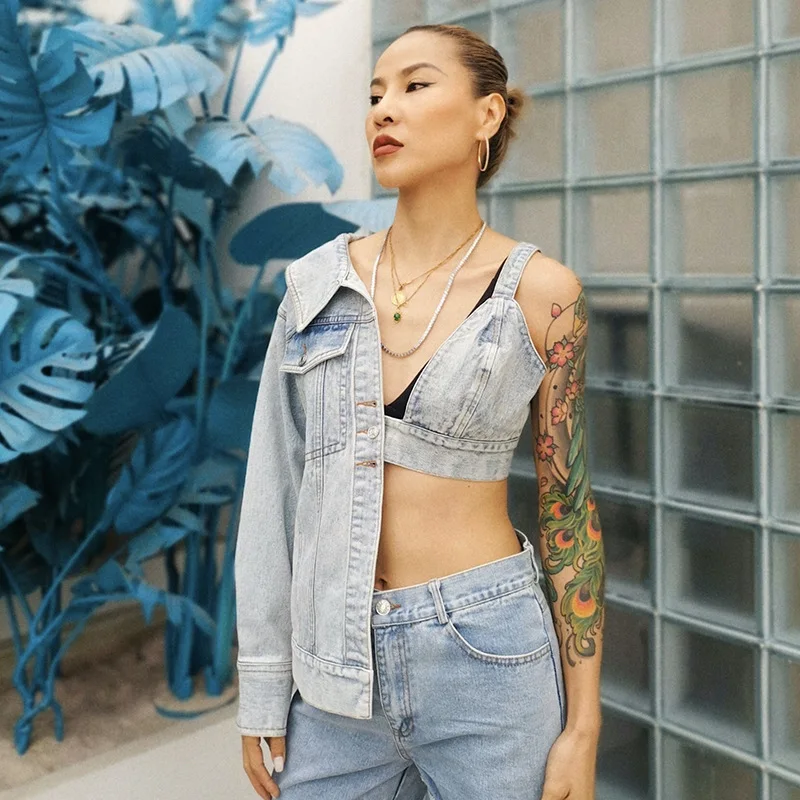 Niche Design 2020 Autumn New Fashion Women's Personality Half Wrapped Stitching Denim Jacket Jacket Women's Tide
Niche Design 2020 Autumn New Fashion Women's Personality Half Wrapped Stitching Denim Jacket Jacket Women's Tide