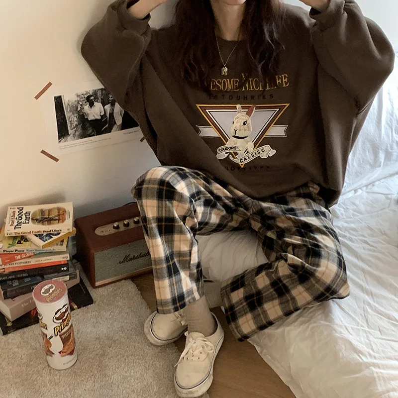 Cartoon Embroidery Thickened and Velvet Sweater Women's 2020 Winter Korean Round Neck Loose Casual Top Oversized Sweatshirt 
Cartoon Embroidery Thickened and Velvet Sweater Women's 2020 Winter Korean Round Neck Loose Casual Top Oversized Sweatshirt