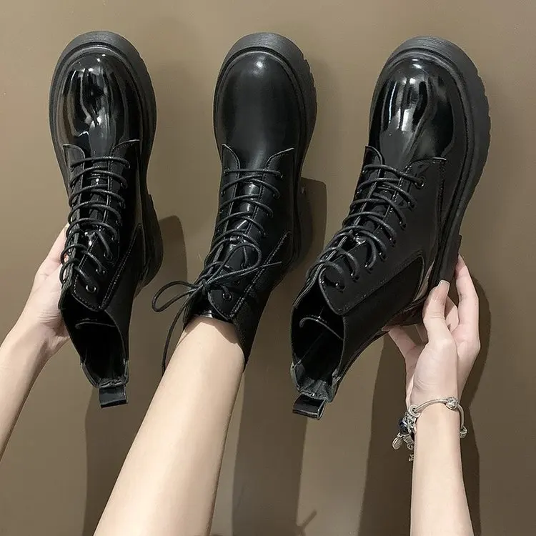 The new style of women's boots is full of comfortable women's boots with short round toes fashion leisure pure color and outdoor
The new style of women's boots is full of comfortable women's boots with short round toes fashion leisure pure color and outdoor