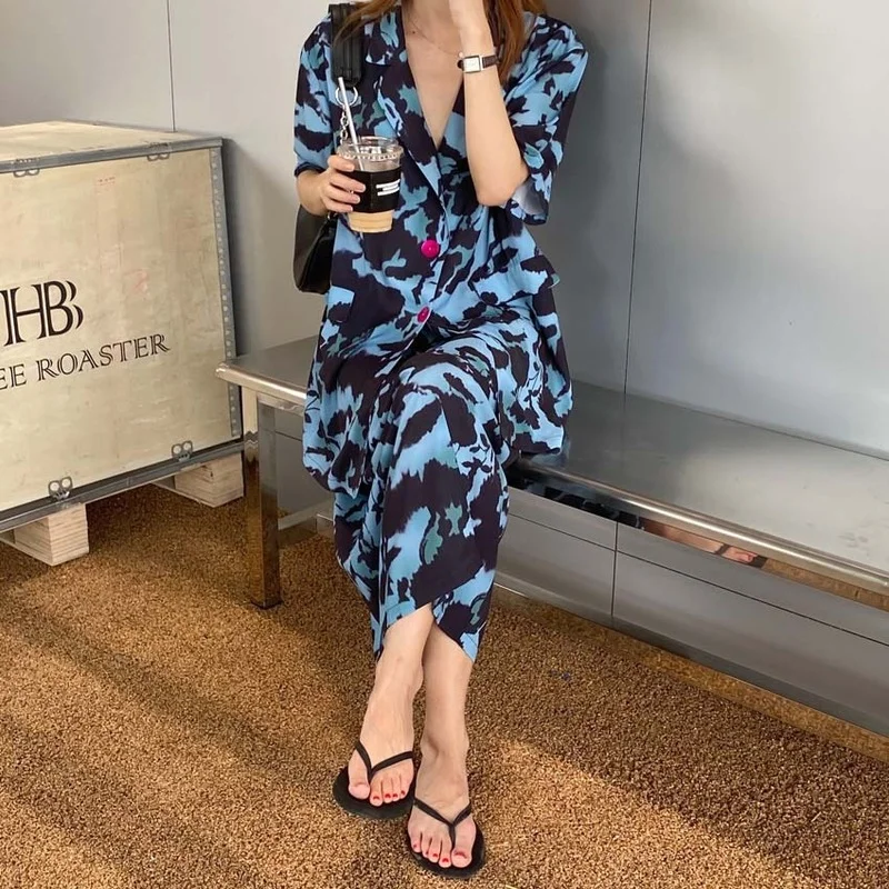 Retro Lapel Chic Two Button Rendering Short Sleeve Shirt + High Waist Loose Casual Long Skirt Korean Style Cool Two Piece Sets
Retro Lapel Chic Two Button Rendering Short Sleeve Shirt + High Waist Loose Casual Long Skirt Korean Style Cool Two Piece Sets