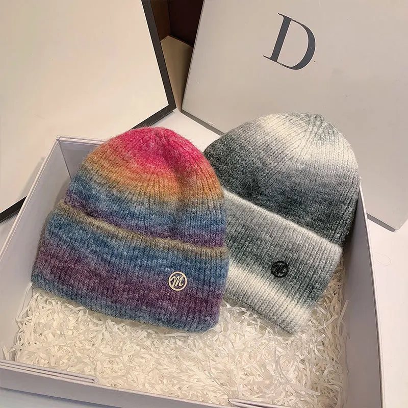 2021 New Winter Beanies for Women Men Elastic Gradient Color Autumn Pad Dyeing Hip-Hop Men Hats Warm Knitting Skullies Caps
2021 New Winter Beanies for Women Men Elastic Gradient Color Autumn Pad Dyeing Hip-Hop Men Hats Warm Knitting Skullies Caps