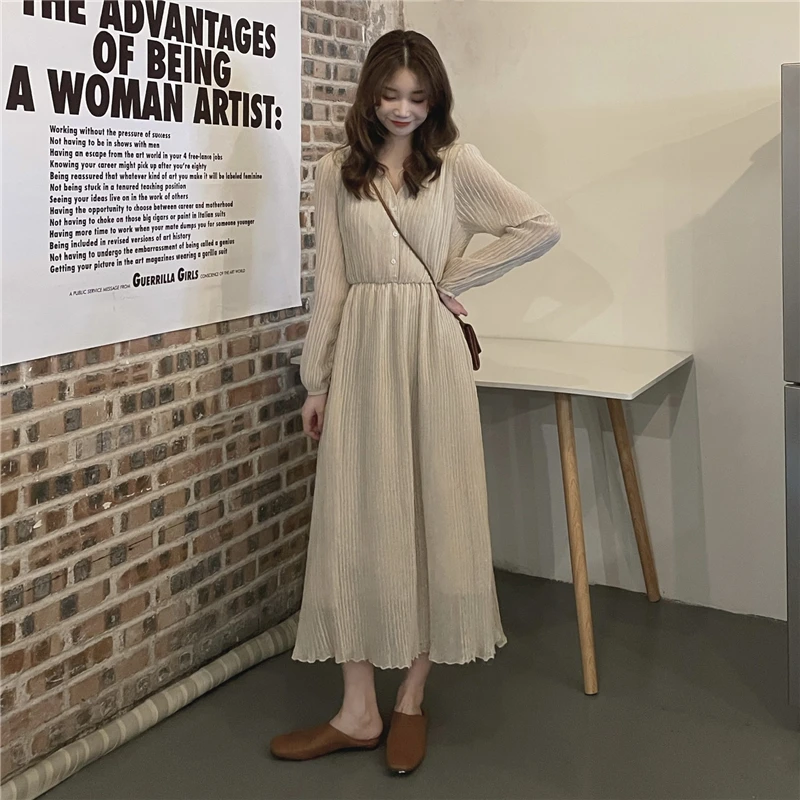 Korean Chic Chiffon Dress Women Elegant Vintage Long Sleeve Midi Pleated V Neck Ladies Dress 2021 New Autumn Vestidos
Korean Chic Chiffon Dress Women Elegant Vintage Long Sleeve Midi Pleated V Neck Ladies Dress 2021 New Autumn Vestidos