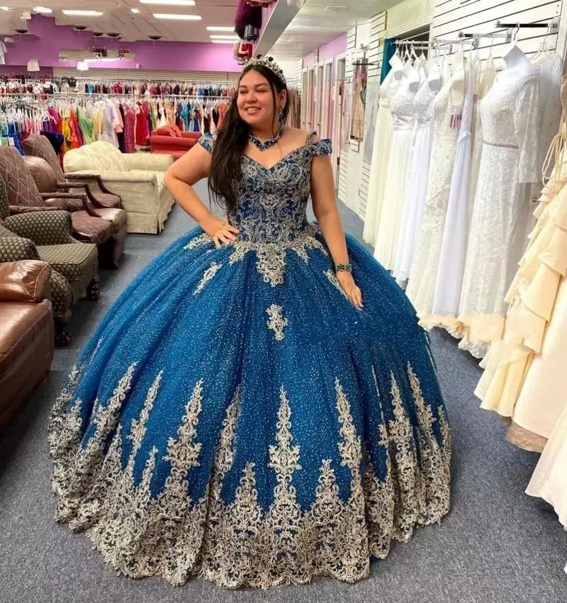 Темно-синие блестящие платья Quinceanera с открытыми плечами с золотыми цветочными аппликациями vestidos de 15 лет платье корсет на спине
Темно-синие блестящие платья Quinceanera с открытыми плечами с золотыми цветочными аппликациями vestidos de 15 лет платье корсет на спине