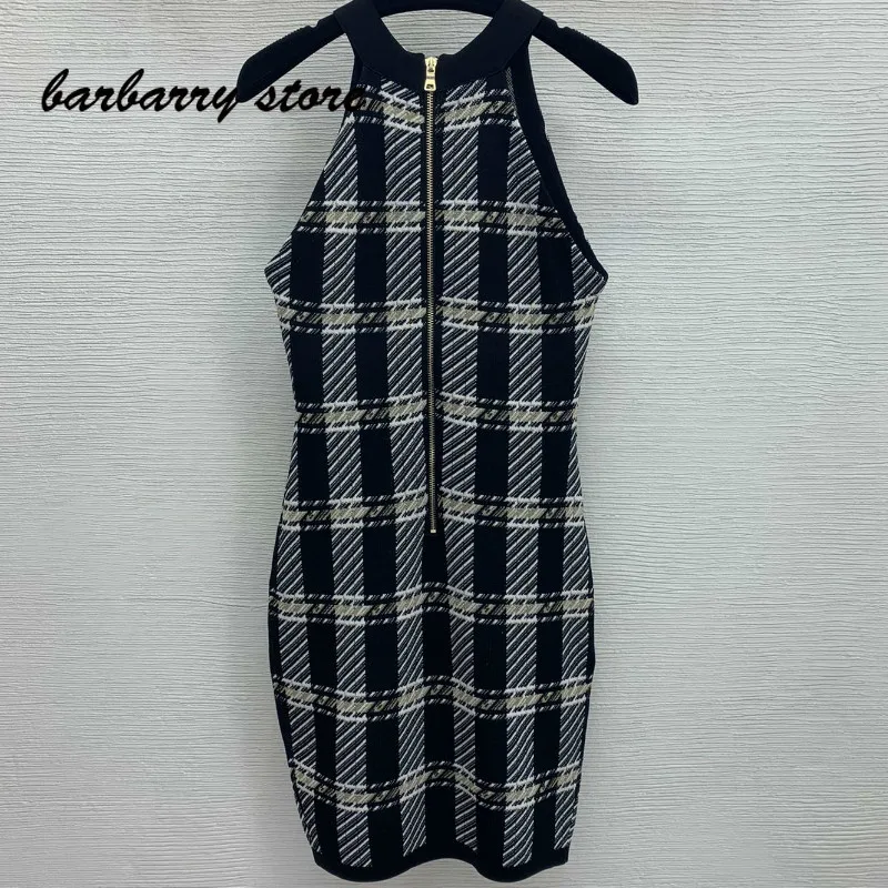 2021 luxury brand black and white contrast fashion women's sleeveless Plaid slim temperament single breasted high elastic dress
2021 luxury brand black and white contrast fashion women's sleeveless Plaid slim temperament single breasted high elastic dress