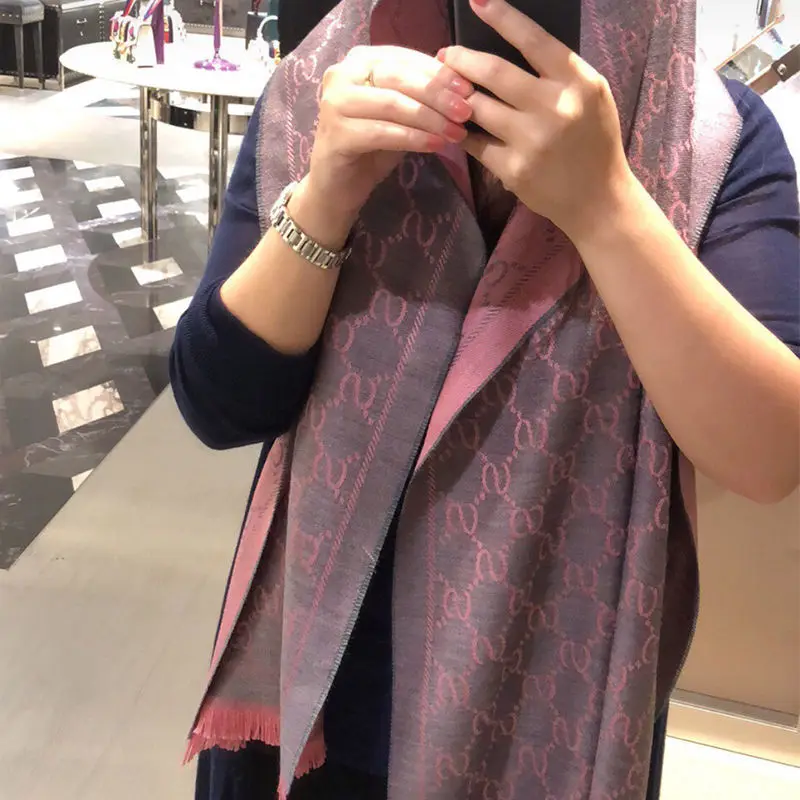 Designer 2020 knitted spring winter women scarf letter warm cashmere scarves shawls luxury brand neck bandana pashmina lady wrap
Designer 2020 knitted spring winter women scarf letter warm cashmere scarves shawls luxury brand neck bandana pashmina lady wrap