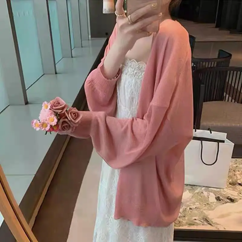 2021 Women Spring Summer Casual Solid Lce Silk Knitted Cardigan Lady V-neck Sun Protection Cardigan Female Vintage Cardigan F700
2021 Women Spring Summer Casual Solid Lce Silk Knitted Cardigan Lady V-neck Sun Protection Cardigan Female Vintage Cardigan F700