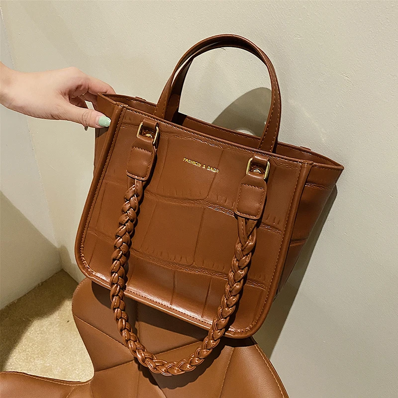 Популярная ретро-сумка, новинка 2021, женская сумка, сумка через плечо в стиле ретро, современная сумка-тоут, ширина: 30 см
Популярная ретро-сумка, новинка 2021, женская сумка, сумка через плечо в стиле ретро, современная сумка-тоут, ширина: 30 см