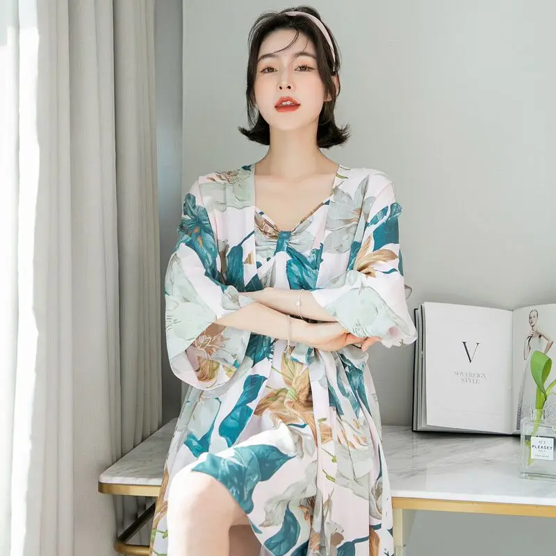 Big Size XXL 2 Pieces Pajamas Set Women Sling Robe Floral Printing Viscose Soft Sleepwear Nightdress Lady Homewear Robe Gown Set 
Big Size XXL 2 Pieces Pajamas Set Women Sling Robe Floral Printing Viscose Soft Sleepwear Nightdress Lady Homewear Robe Gown Set