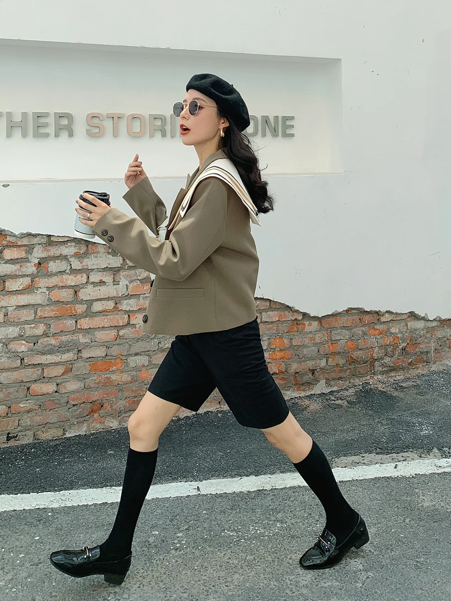 2021 spring and autumn short suit women's casual fashion Korean loose slim all-match navy style jacket 
2021 spring and autumn short suit women's casual fashion Korean loose slim all-match navy style jacket