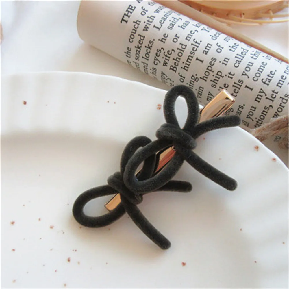 Korean Flocking Hair Clip Temperament Double Bow Color Duckbill Clip Autumn And Winter Hair Clip Plush Cute Hair Clip Female 
Korean Flocking Hair Clip Temperament Double Bow Color Duckbill Clip Autumn And Winter Hair Clip Plush Cute Hair Clip Female