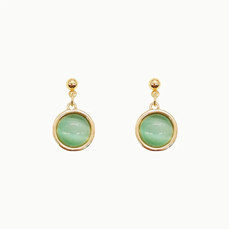 Forest simple round green opal golden earrings small girl Korean ear clip earrings
Forest simple round green opal golden earrings small girl Korean ear clip earrings
