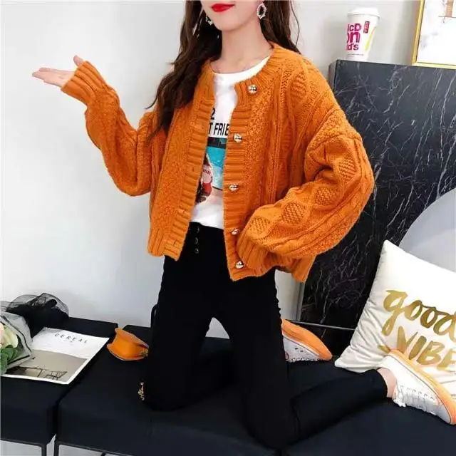 Women's Autumn Winter Knitted Sweater Female Vintage Buttons O Neck Cardigans Single Breasted Long Sleeve Loose Cardigan Q757
Women's Autumn Winter Knitted Sweater Female Vintage Buttons O Neck Cardigans Single Breasted Long Sleeve Loose Cardigan Q757