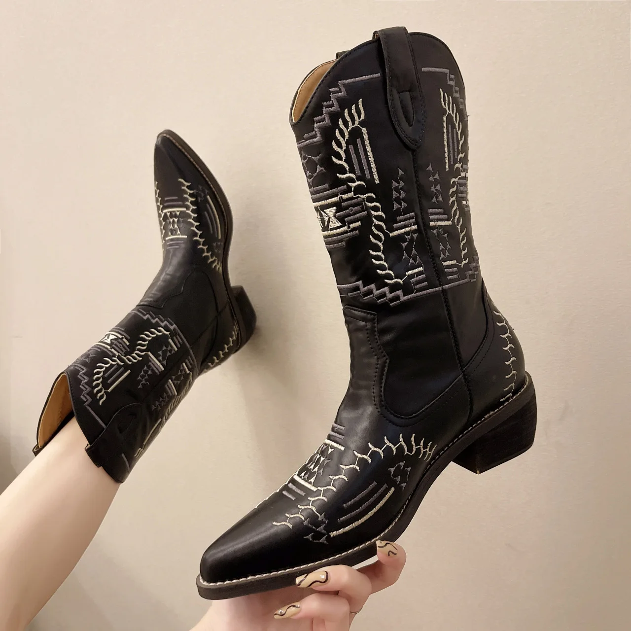

New Pointed Toe V-mouth Short Boots Women's New Mid-heel Retro Embroidery Martin Boots Knight High Barrel Western Cowboy Boots