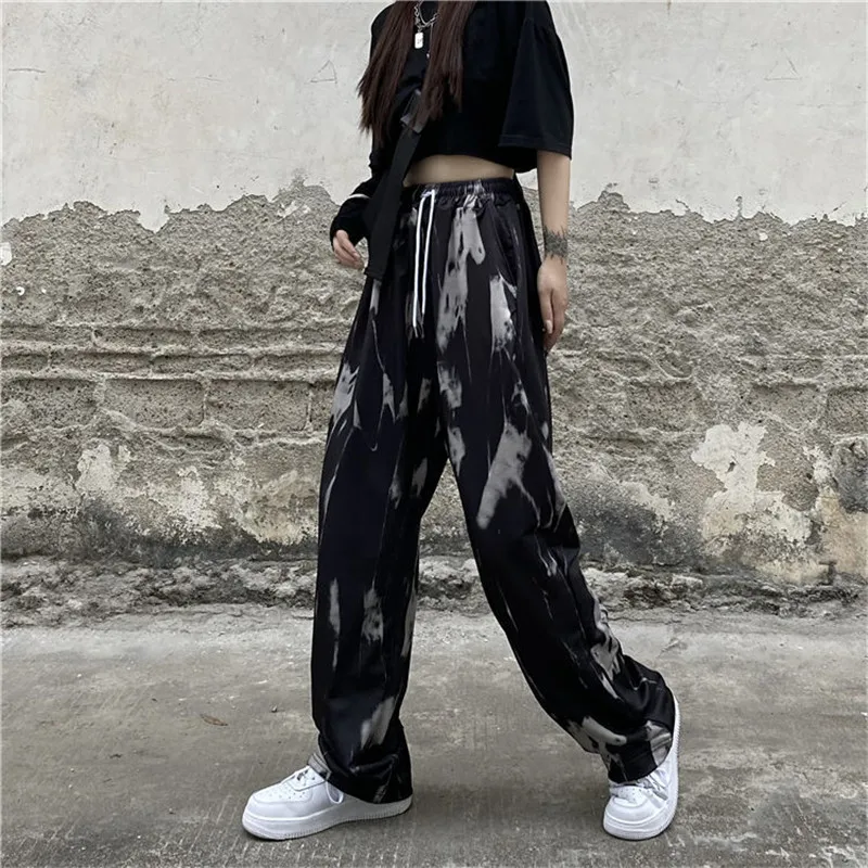 Streetwear Women Hip Hop Pants Straight Casual Wide Leg Pants Tie Dye Loose Trousers Pockets Elastic Pants Black Harajuku Style
Streetwear Women Hip Hop Pants Straight Casual Wide Leg Pants Tie Dye Loose Trousers Pockets Elastic Pants Black Harajuku Style