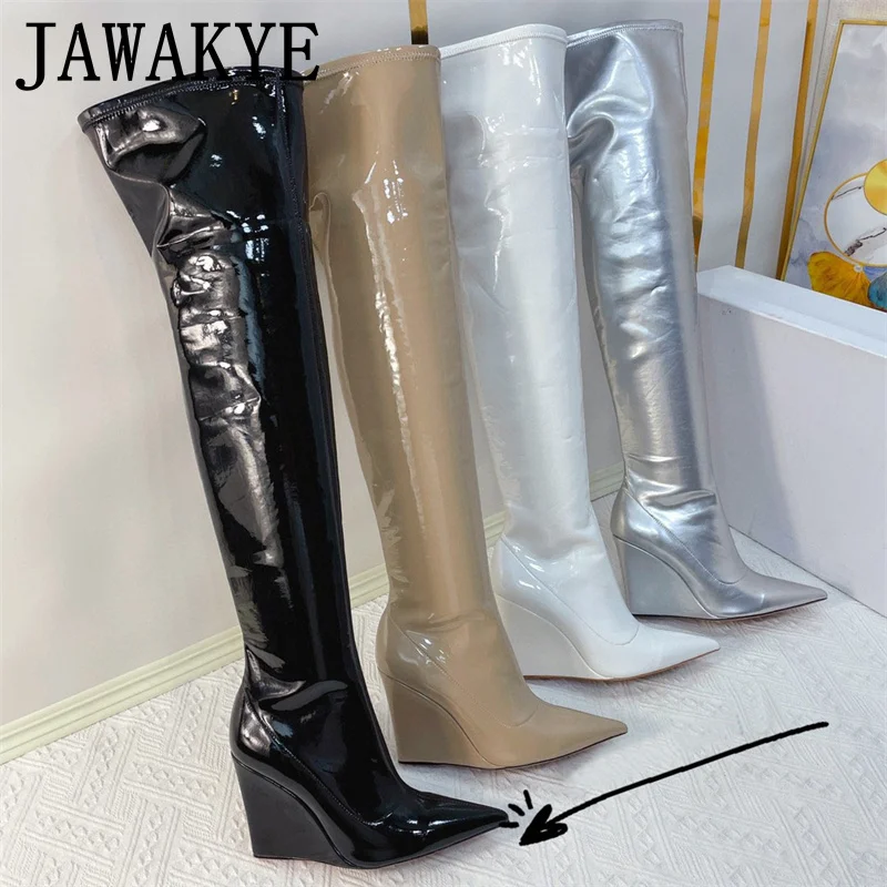 Женские лакированные сапоги до колена на танкетке, простые брендовые праздничные сапоги с острым носком, боковой молнией и вечерние ской подошвой
Женские лакированные сапоги до колена на танкетке, простые брендовые праздничные сапоги с острым носком, боковой молнией и вечерние ской подошвой