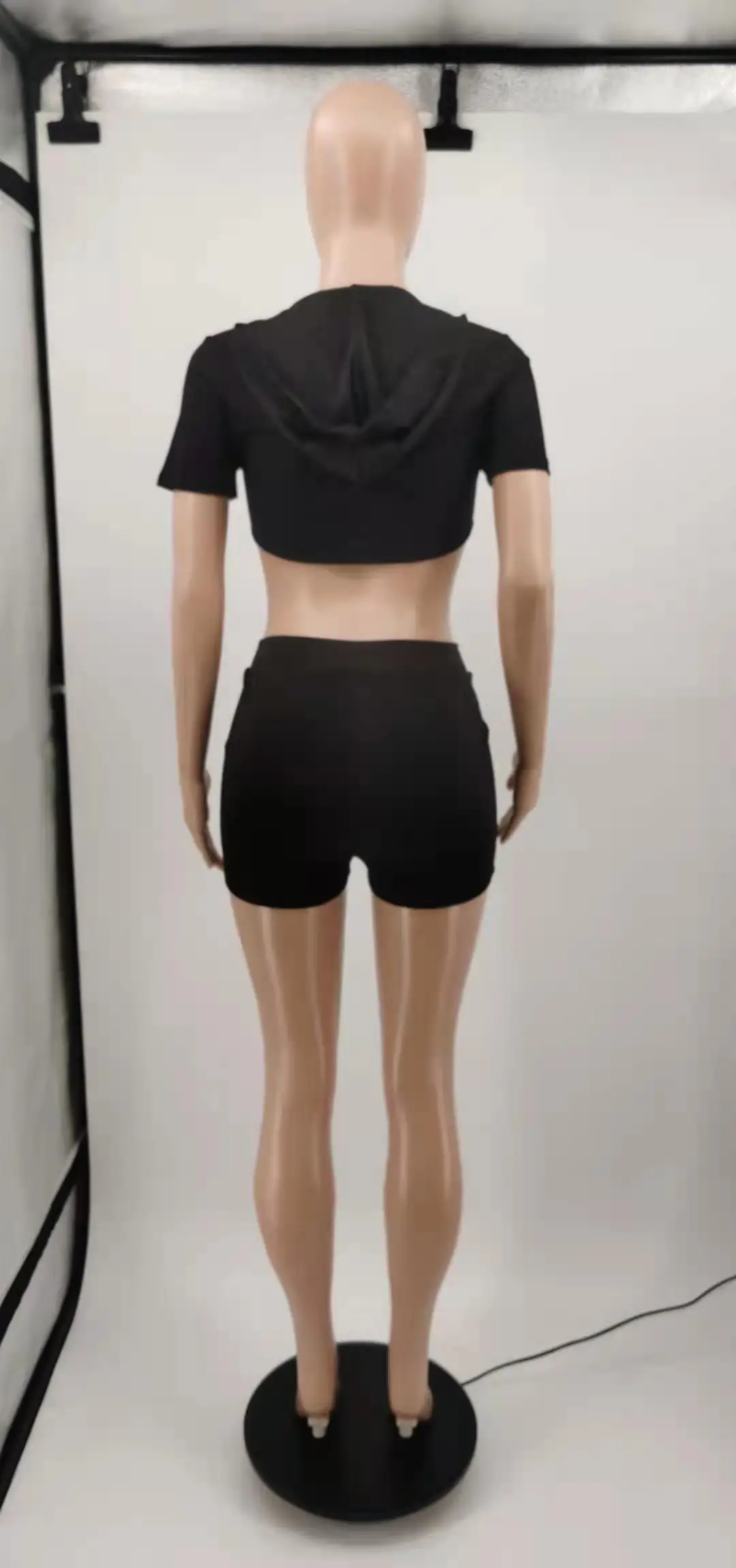 2021 Summer Women's Hot Sale Casual Wear Hat Irregular Short Top Shorts Slim Fit Two-Piece Suit
2021 Summer Women's Hot Sale Casual Wear Hat Irregular Short Top Shorts Slim Fit Two-Piece Suit