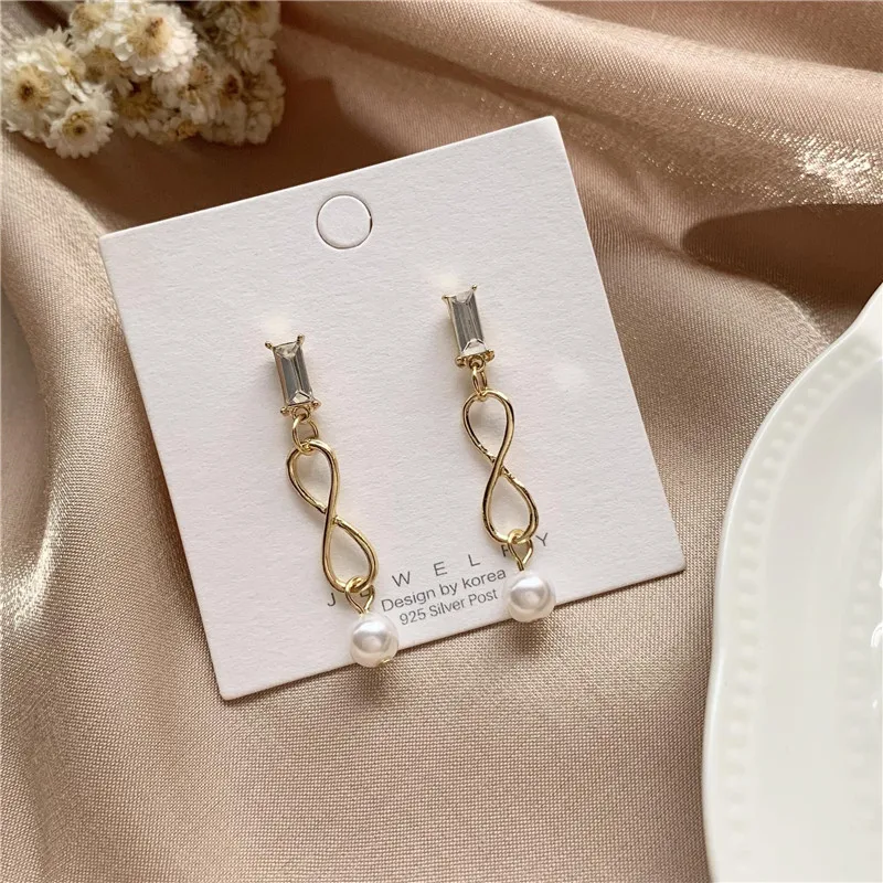 YANGLIUJIA Fashion Square Zircon Irregular Geometric Metal Pearl Earring Female Party Accessories Jewelry Gifts
YANGLIUJIA Fashion Square Zircon Irregular Geometric Metal Pearl Earring Female Party Accessories Jewelry Gifts