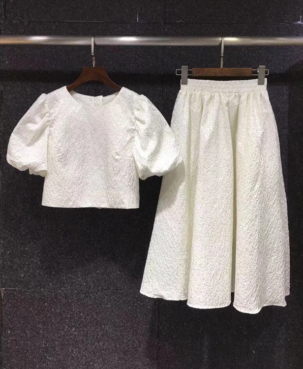 2021 new women fashion round neck puff sleeve pattern stitching short-sleeved top + elastic waist half skirt suit 714
2021 new women fashion round neck puff sleeve pattern stitching short-sleeved top + elastic waist half skirt suit 714