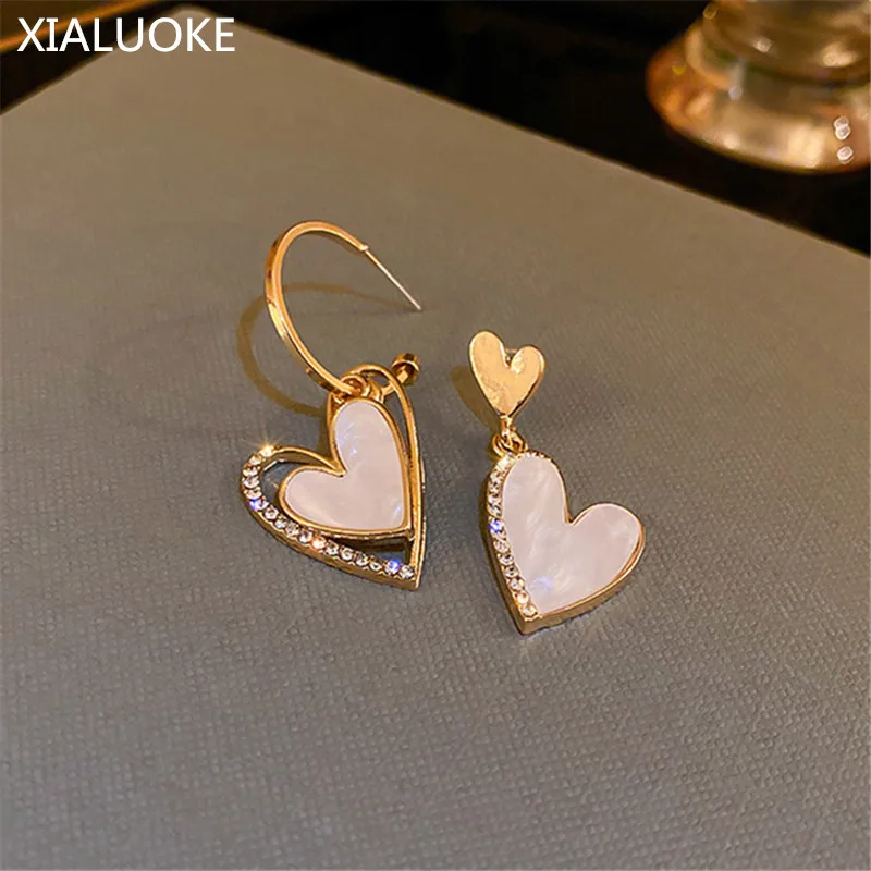 XIALUOKE New Unique Metal C Type Acrylic Heart Pendant Earrings For Women Retro Asymmetric Mosaic Crystal Earrings Jewelry Gift
XIALUOKE New Unique Metal C Type Acrylic Heart Pendant Earrings For Women Retro Asymmetric Mosaic Crystal Earrings Jewelry Gift