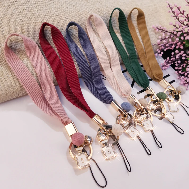 Wrist rope pendant winter wool ball hand-woven broadband mobile phone lanyard short small fragrant wind rhinestone pendant 
Wrist rope pendant winter wool ball hand-woven broadband mobile phone lanyard short small fragrant wind rhinestone pendant