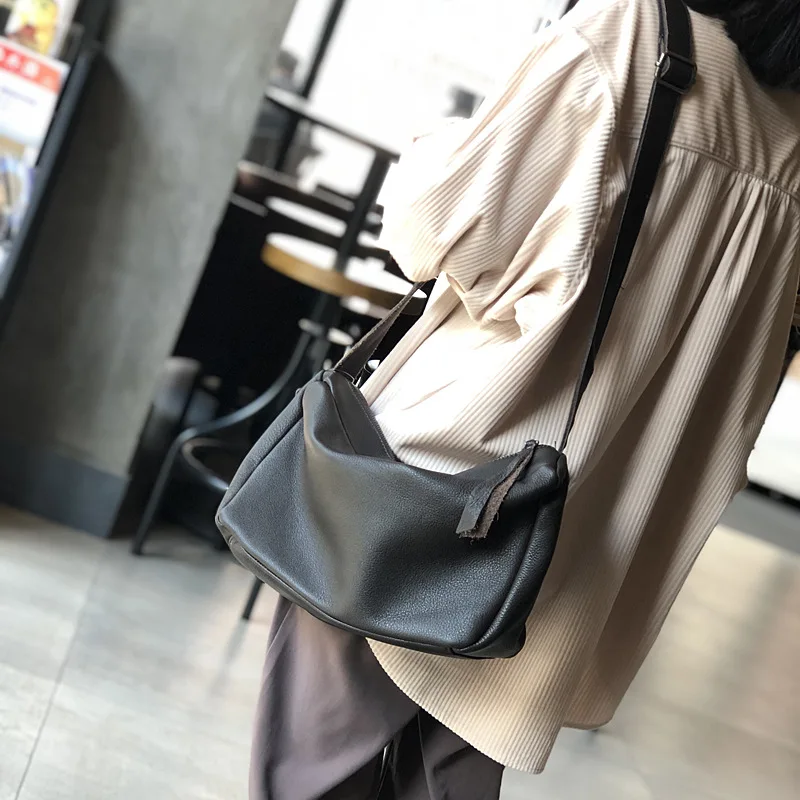 Casual Shoulder Bag Women Genuine Leather Cross Body Bag Fashion Flap Travel Bags High Quality Large Capacity Messenger Bags
Casual Shoulder Bag Women Genuine Leather Cross Body Bag Fashion Flap Travel Bags High Quality Large Capacity Messenger Bags