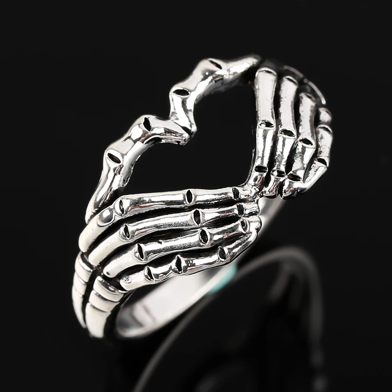 Retro Plated Skull Hand Hollow Heart Rings for Women Men Personality Design Finger Ring Punk Gothic Couple Jewelry Gift
Retro Plated Skull Hand Hollow Heart Rings for Women Men Personality Design Finger Ring Punk Gothic Couple Jewelry Gift