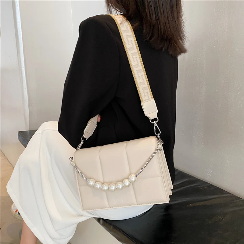 Women Shoulder Bag Leather Square Fashion Pearl Chain Messenger Bag Universal High Quality Popular Female Bags
Women Shoulder Bag Leather Square Fashion Pearl Chain Messenger Bag Universal High Quality Popular Female Bags