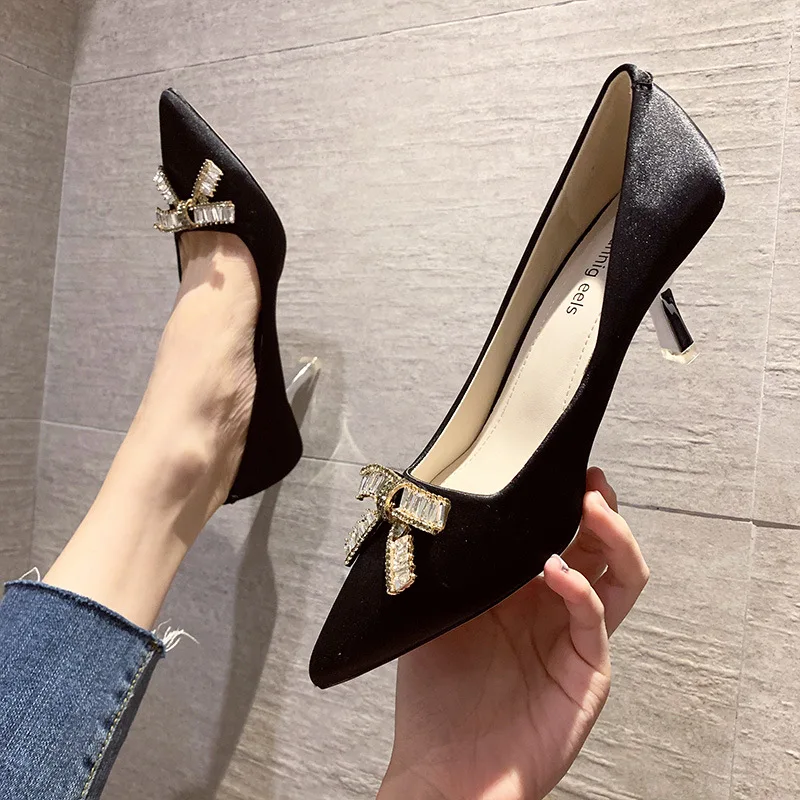 High heels women's stilettos spring and autumn 2020 new rhinestone shallow pointed plus size shoes 40 41 42 43
High heels women's stilettos spring and autumn 2020 new rhinestone shallow pointed plus size shoes 40 41 42 43