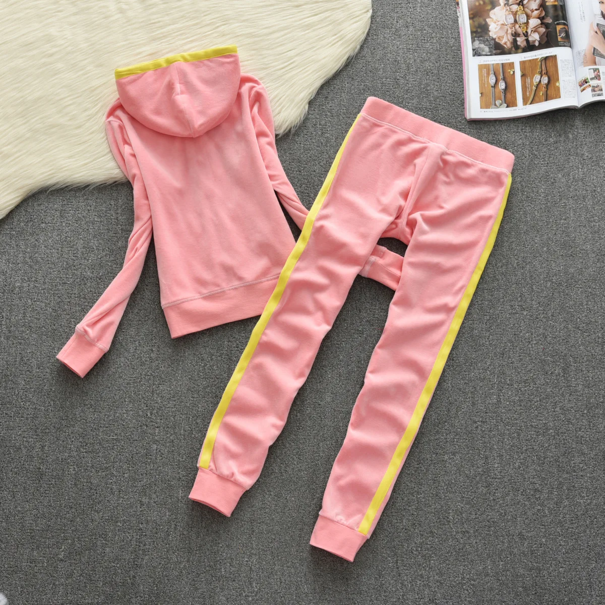 Spring/Fall 2021Velvet Tracksuit Two Piece Set Women Sexy Hooded Long Sleeve Top And Pants Bodysuit Suit Runway Fashion
Spring/Fall 2021Velvet Tracksuit Two Piece Set Women Sexy Hooded Long Sleeve Top And Pants Bodysuit Suit Runway Fashion